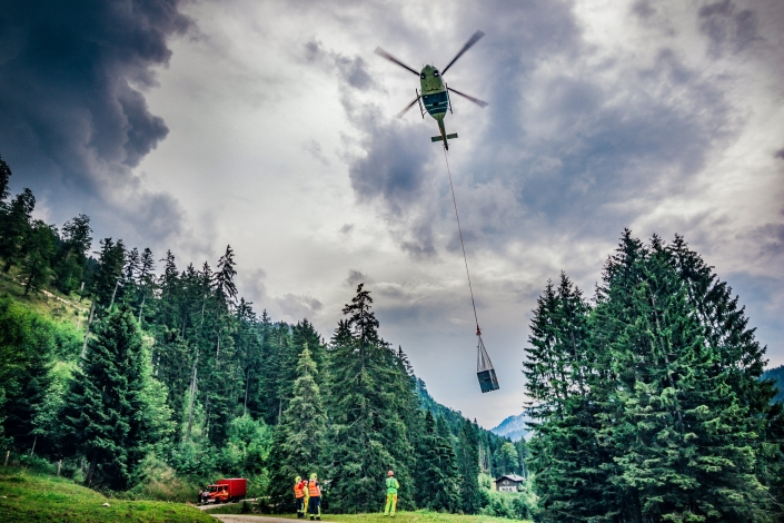 Global Helicopter Services trainiert den Ernstfall am Berg mit der Feuerwehr aus dem LK Traunsstein foto: Max Koeble / 5seeMedia /GHS